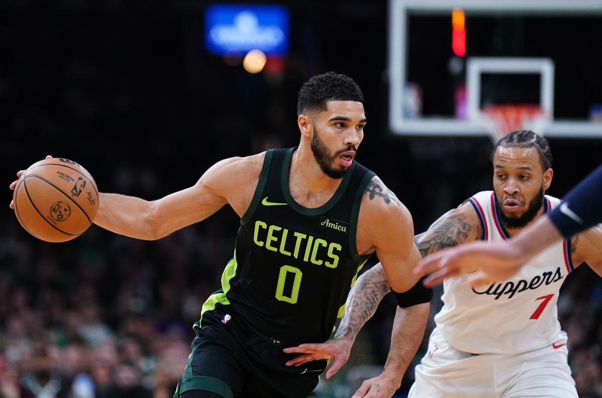 九游体育-塔图姆意外战胜塞尔维亚队，重返赛场引爆全场！热度持续攀升的简单介绍-九游体育