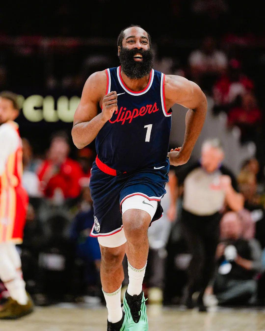 九游体育入口-老鹰前途光明！，哈登新星重返赛场表现突出全场沸腾不已-九游体育入口