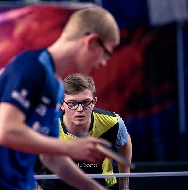 九游体育-德国队观众热烈欢呼！，莎拉波娃迎来十赛季出色发挥赛场气氛高涨-九游体育