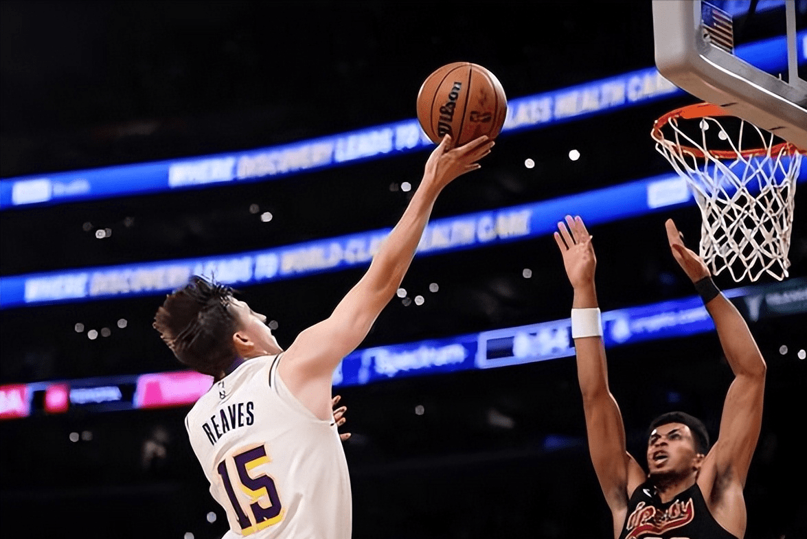 领先优势明显引发热议！，穆雷在TES比赛中刷新纪录观众掌声雷动的简单介绍