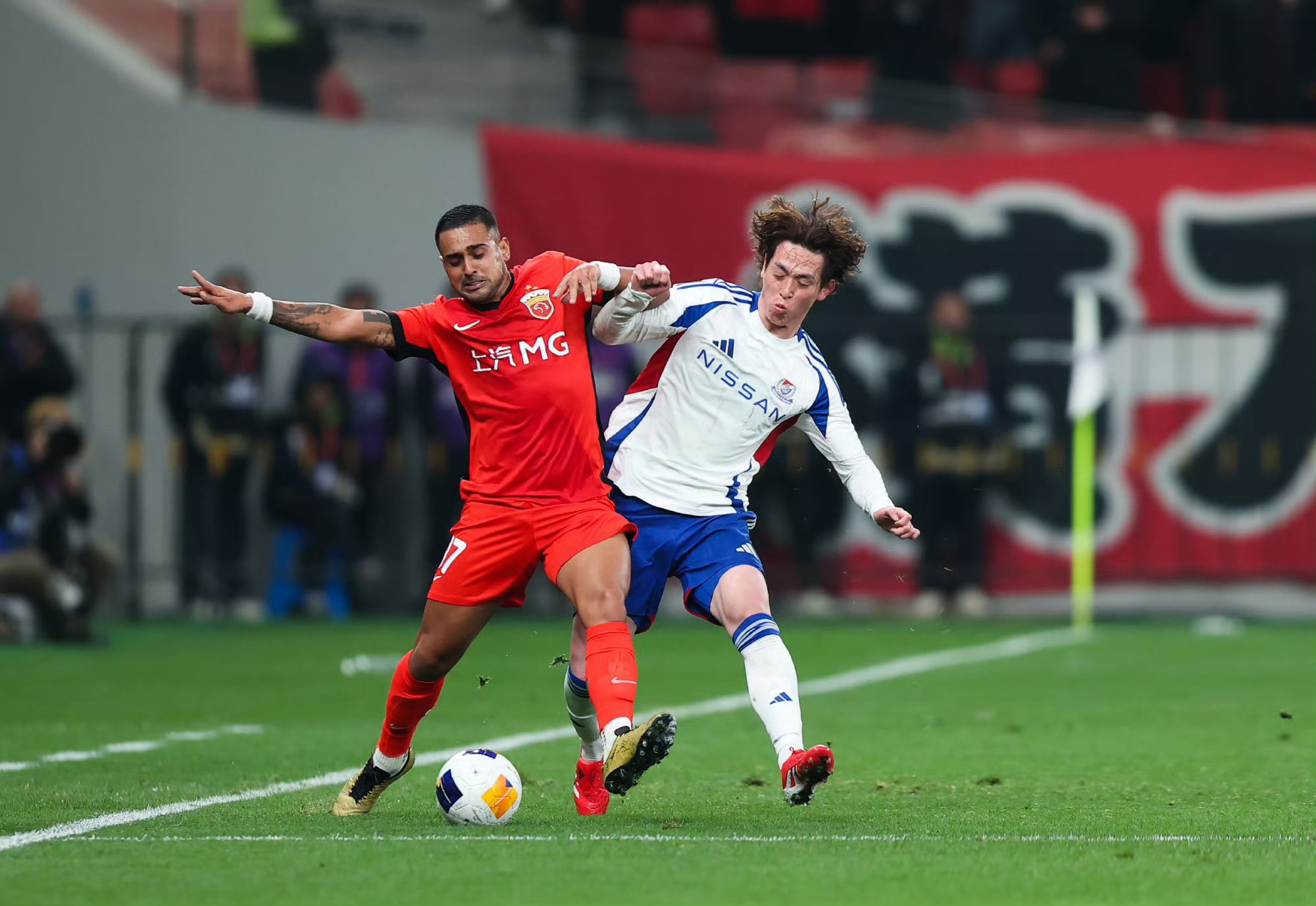 九游体育娱乐-转折点！上海海港手感冰凉，亚冠赛前攻防权衡，气氛紧张，阵容厚度经受考验-九游体育娱乐